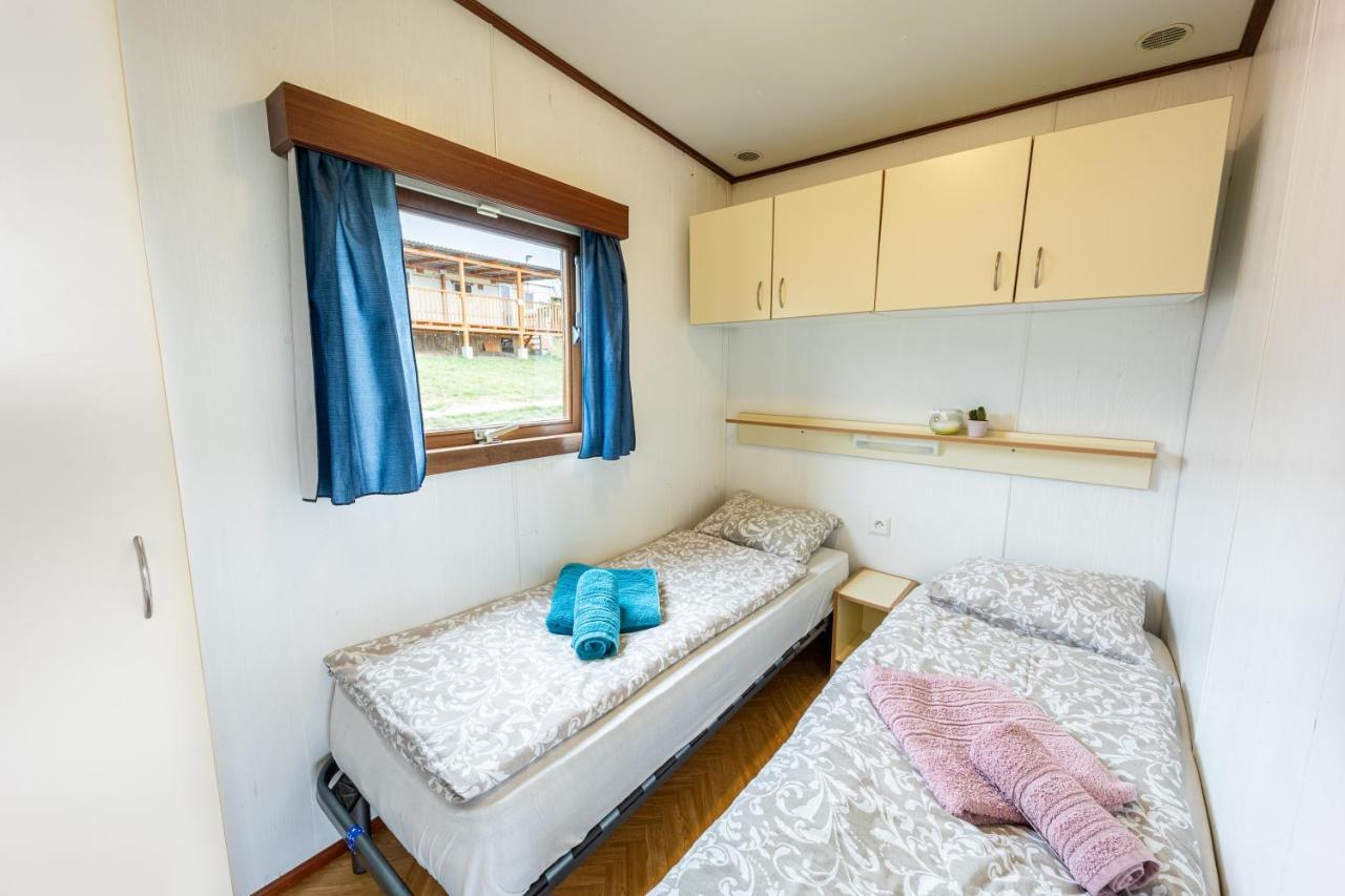 Mobilheim Chalet - Vyrovicka Prehrada Vyrovice Ngoại thất bức ảnh